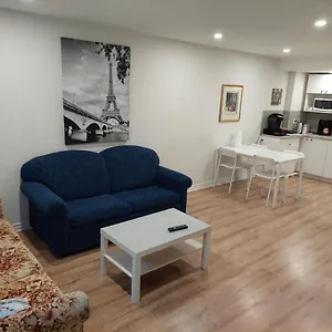 Spacious Basement One Bedroom Apartment, Wifi. Appartement Montréal