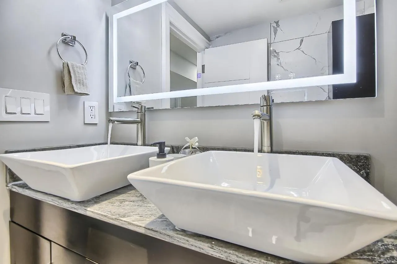 Charming And Luxurious 2Br+1Bath Guest Suite Toronto 0*,  Canada